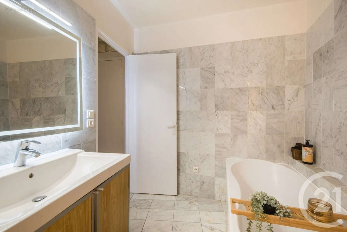 Appartement 76 m² à Nice  - photo 13