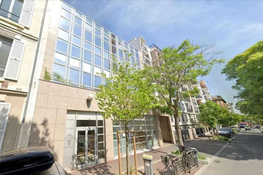 Commerce à SURESNES