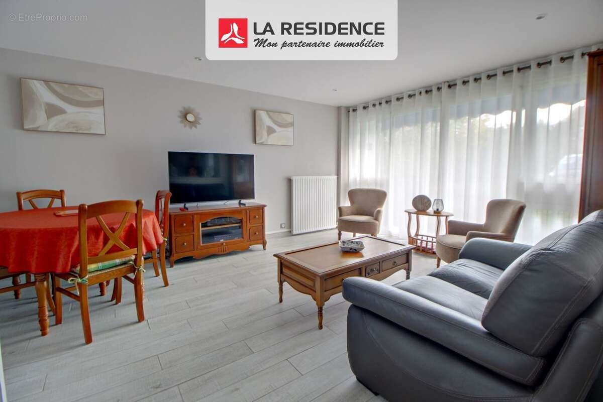 Appartement à LES CLAYES-SOUS-BOIS