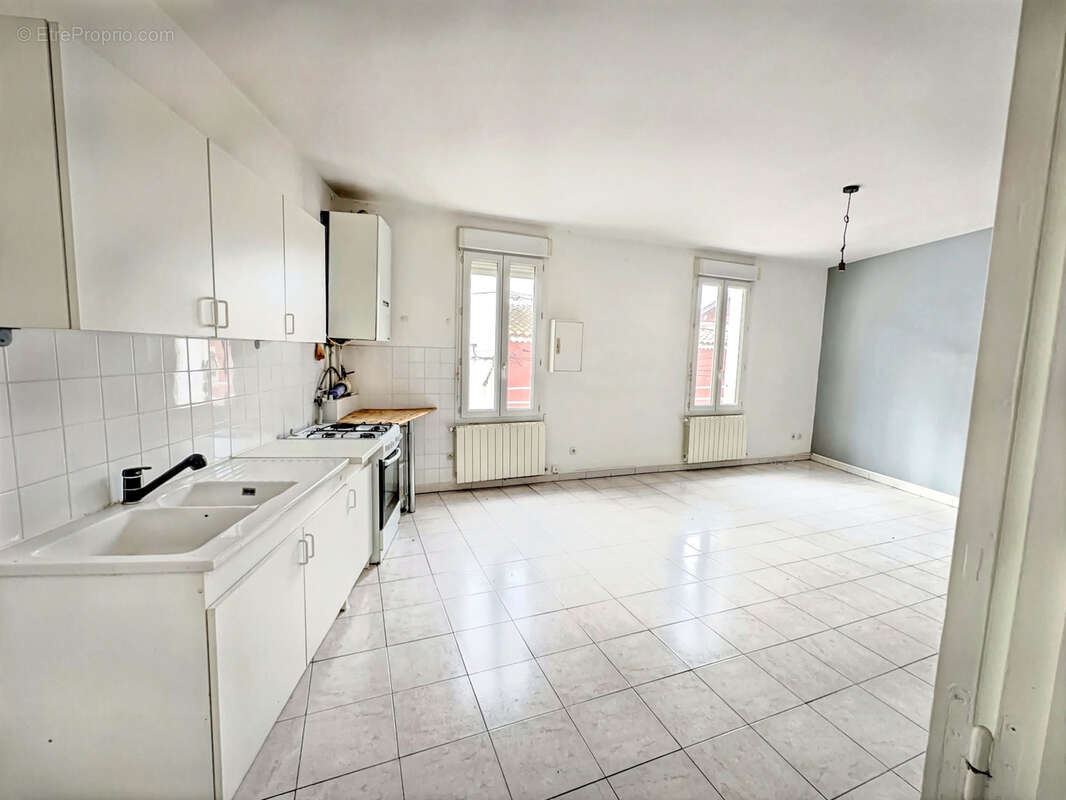 Appartement à PORT-SAINT-LOUIS-DU-RHONE