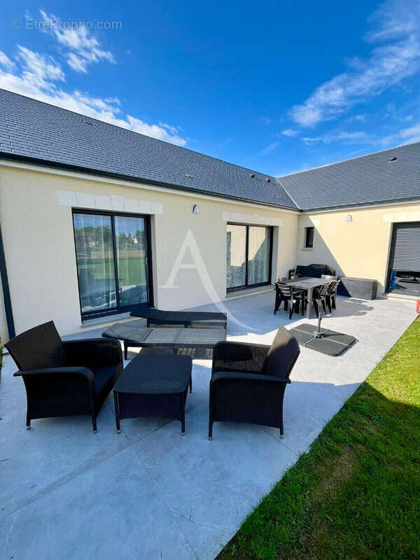 Maison à CONTRES