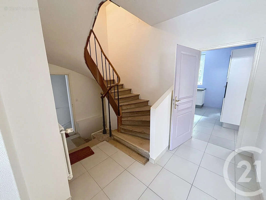 Maison 155 m² à Mareuil-Le-Port  - photo 8