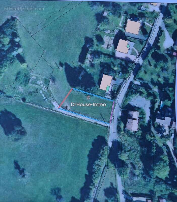 Terrain à SAINT-GEORGES-ARMONT