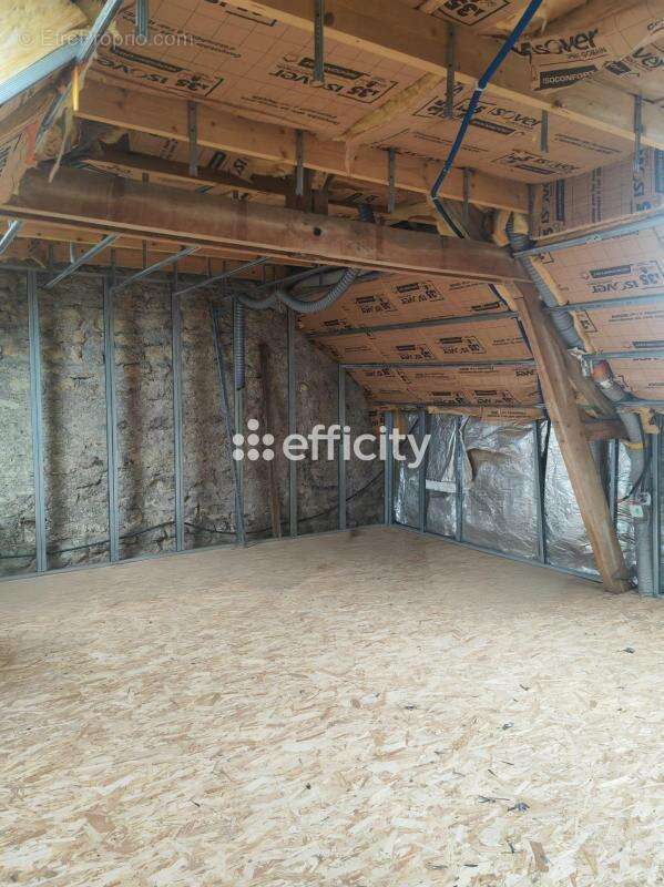 Maison à BEAUMONT-EN-VERON