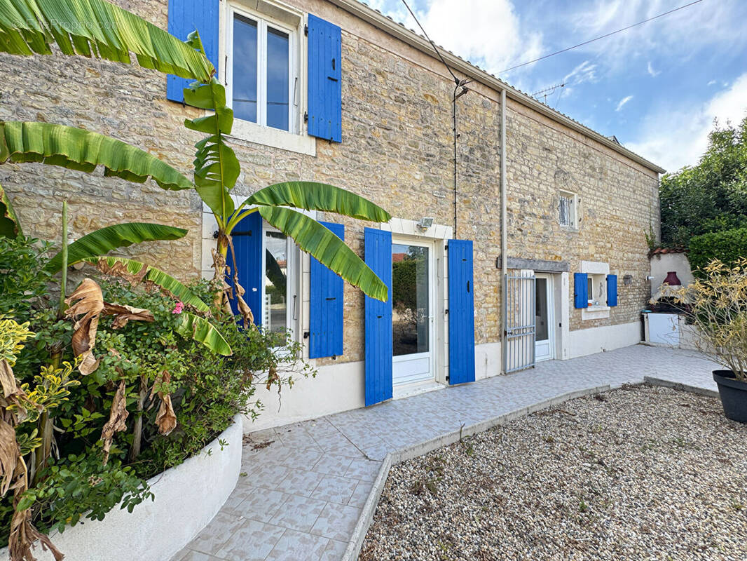 Maison à SURGERES