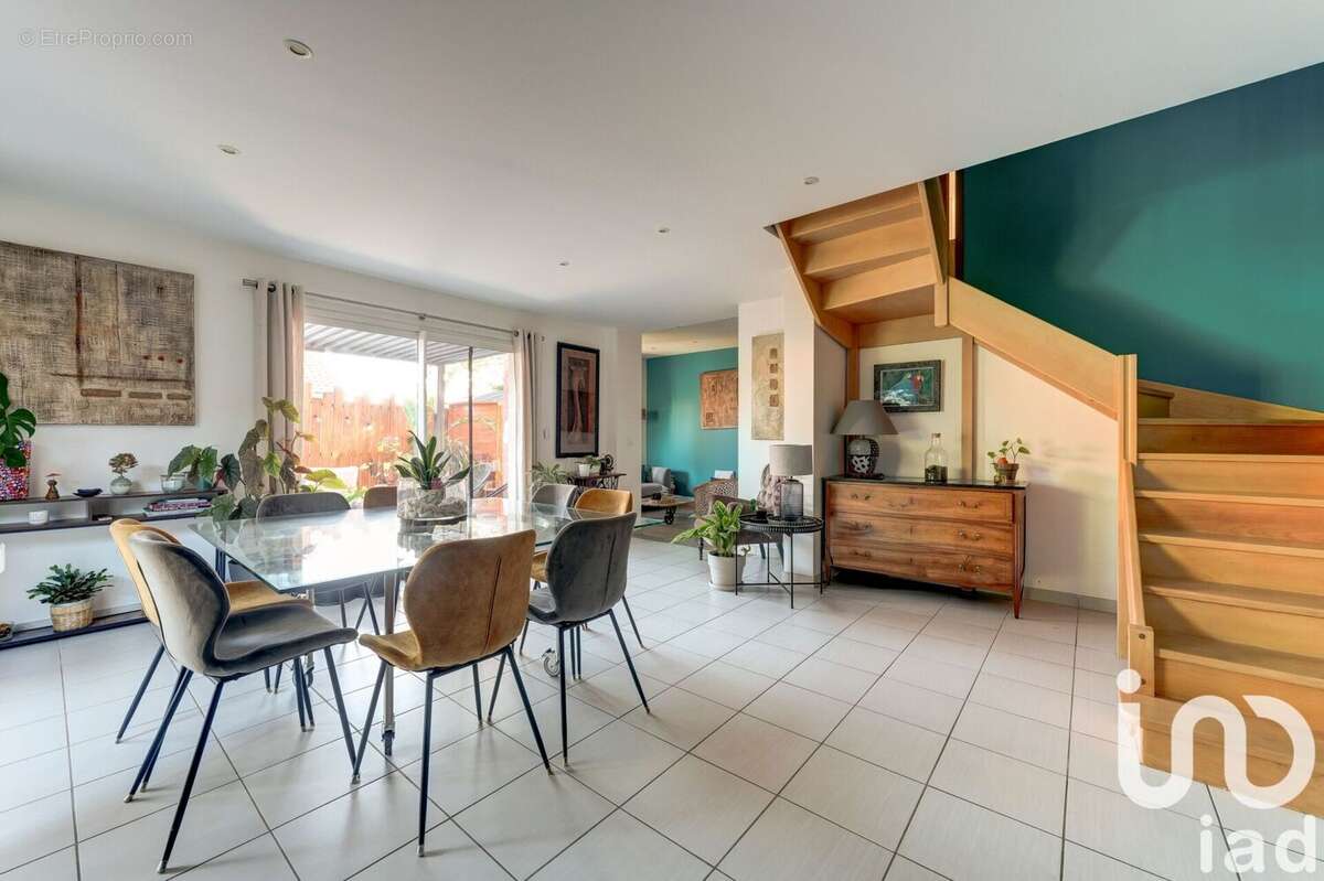 Photo 3 - Maison à SAINT-GENIS-LES-OLLIERES