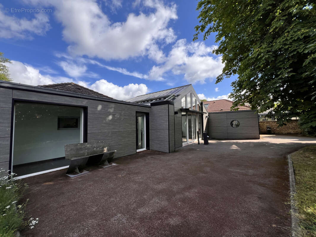 Commerce à TACOIGNIERES