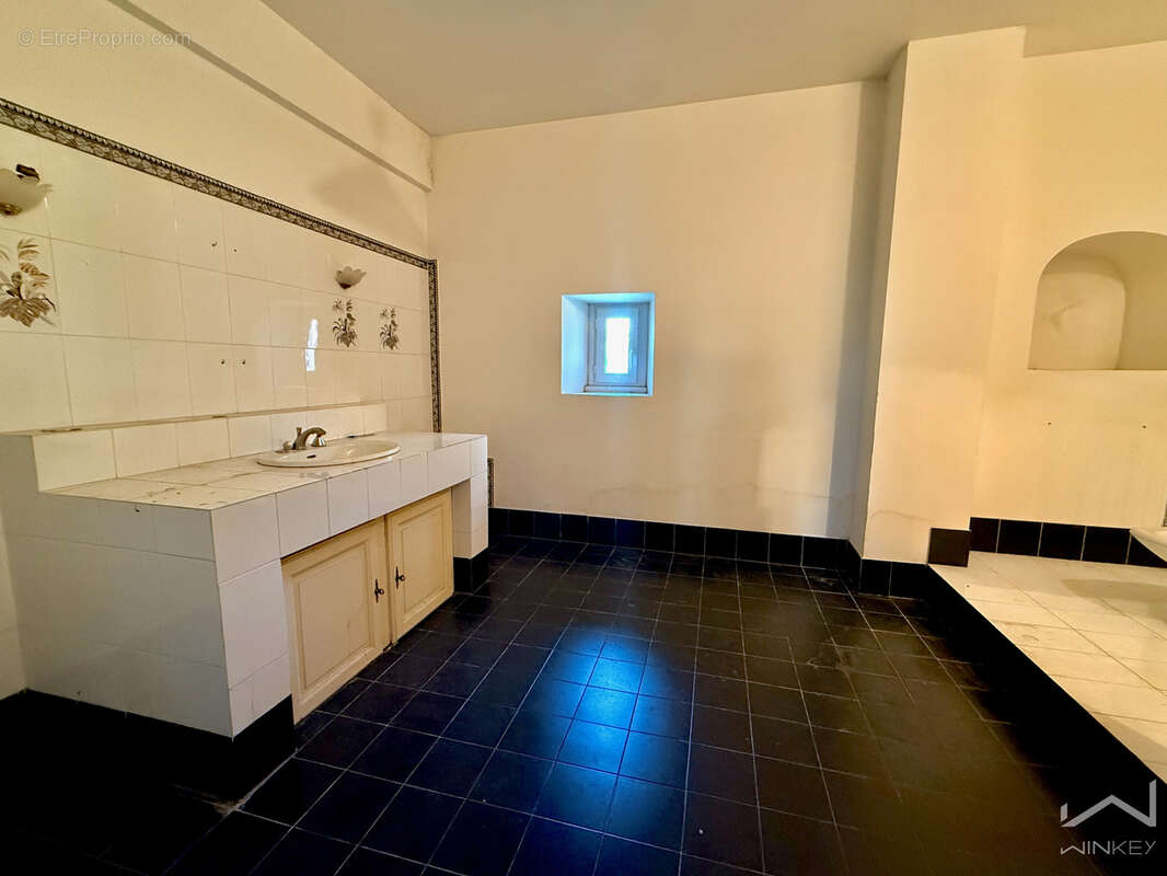 Mas de caractère à rénover à bollène   427 m2   terrain 4 263 m2   fort potentiel habitation ou commercial - photo 5