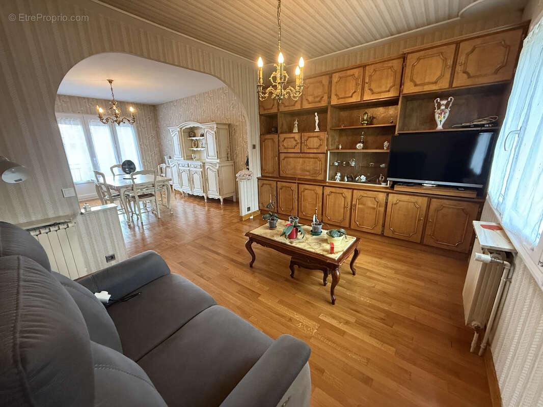 Maison à SAINT-JUNIEN