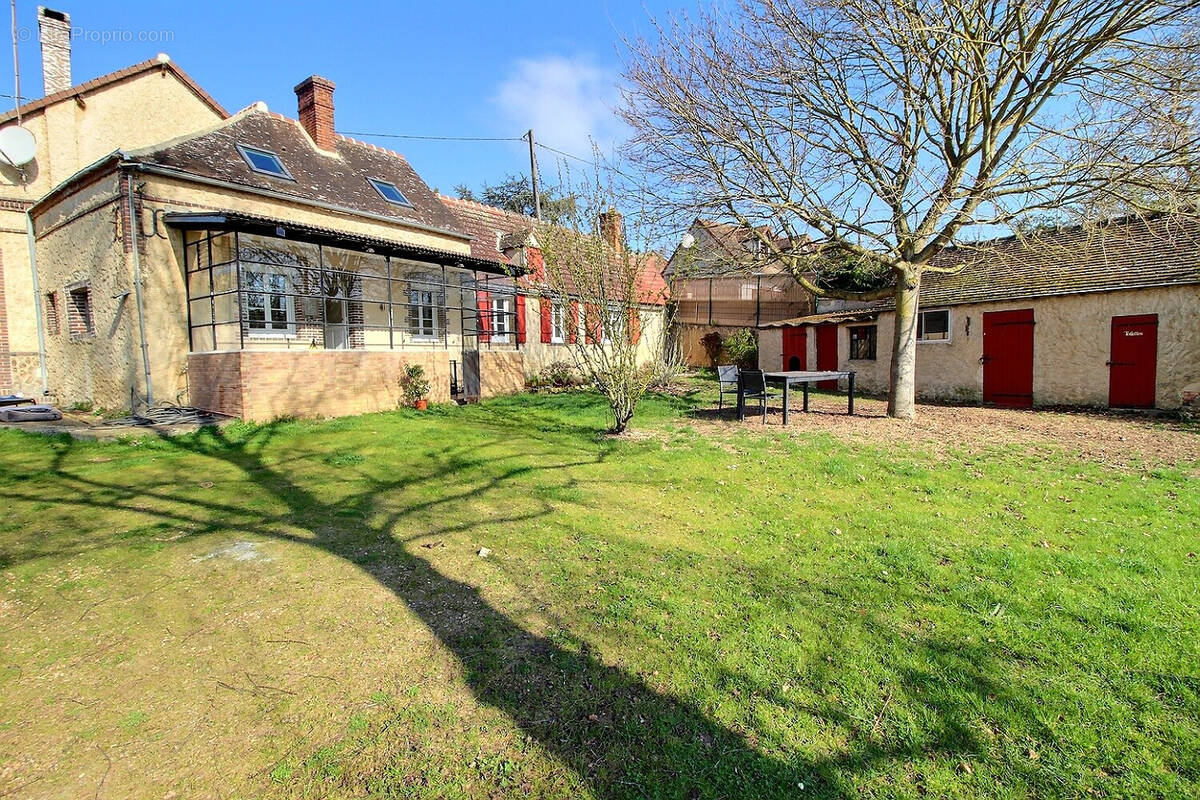 Maison 6 pièces 157 m² · à Chateauneuf-en-Thymerais · 157 m² · 262 000 €