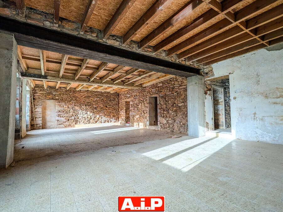 Maison à MONCOUTANT