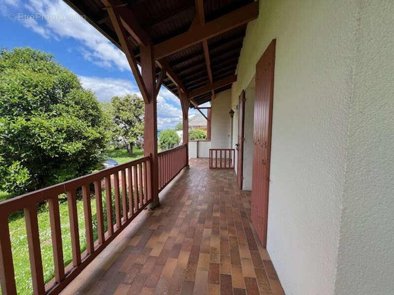 Aiguillon - Maison sur sous-sol des années 80 spacieuse - photo 3