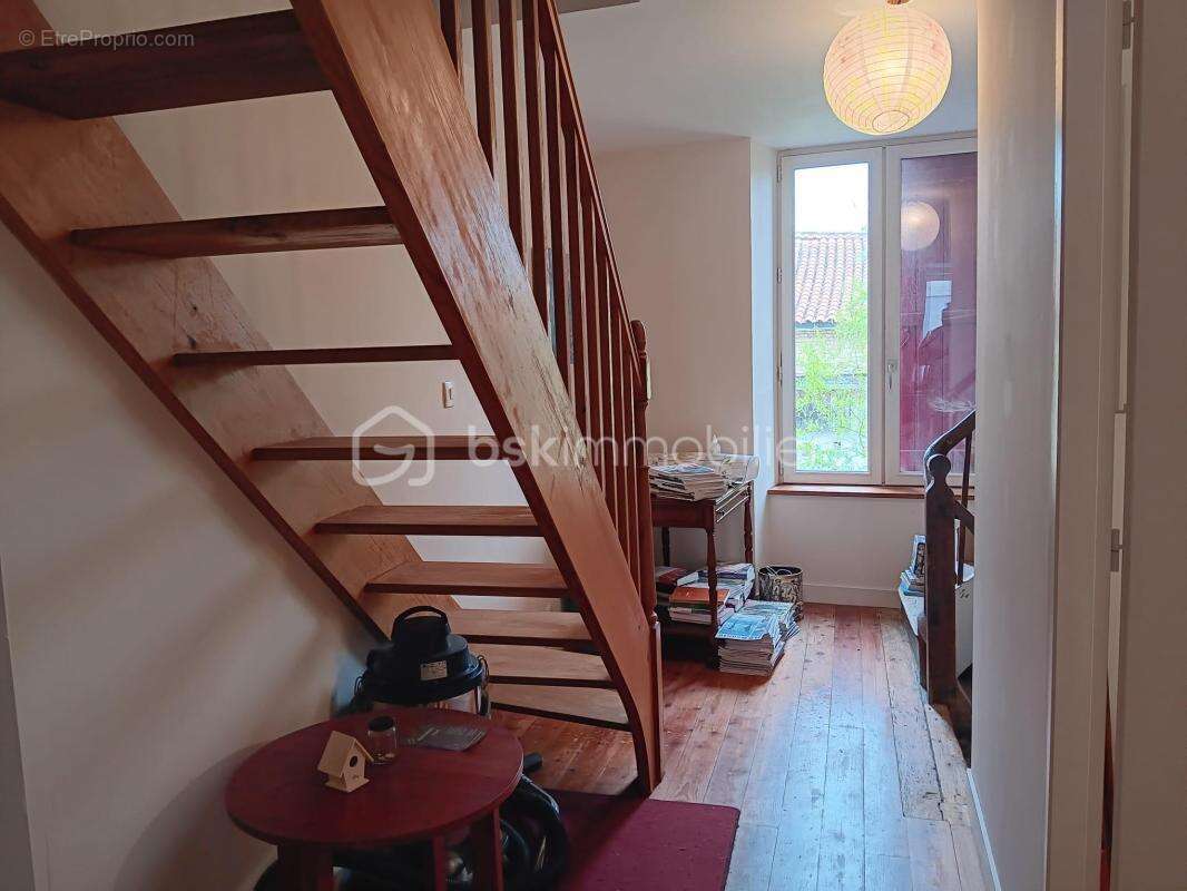 Commerce à SAUZE-VAUSSAIS