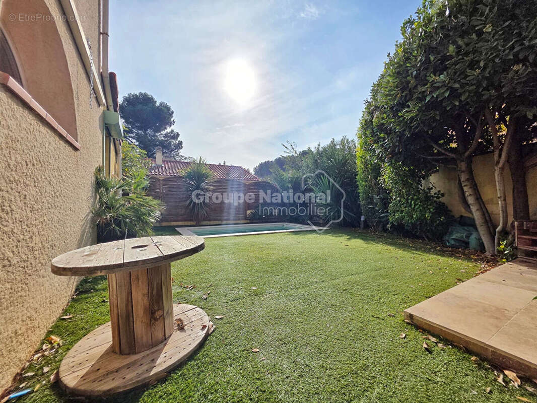 Maison à SAINT-CHAMAS