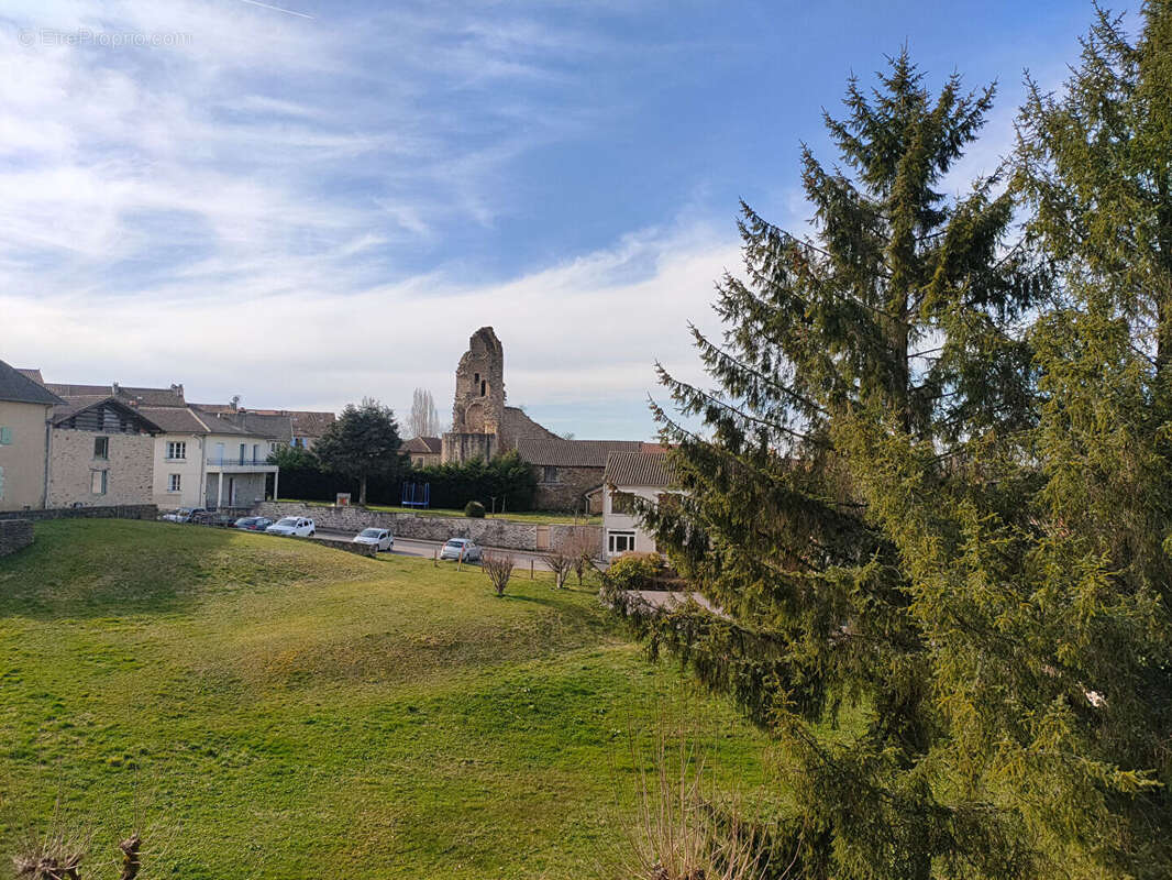 Appartement à CHALUS