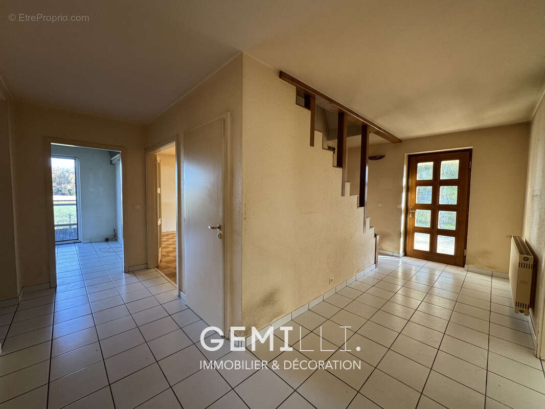 Maison à STEINBRUNN-LE-BAS