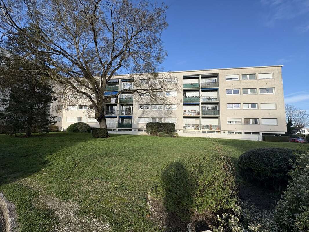 Appartement à SAINT-JEAN-DE-LA-RUELLE