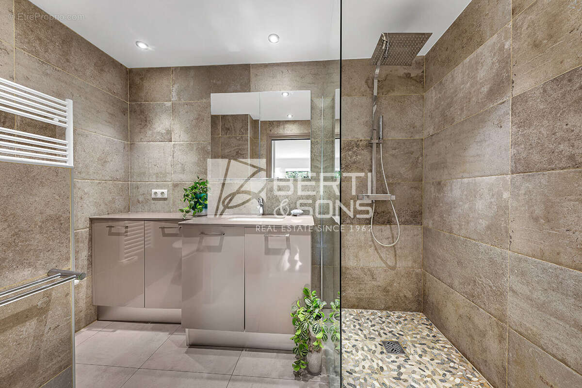 Appartement à MANDELIEU-LA-NAPOULE