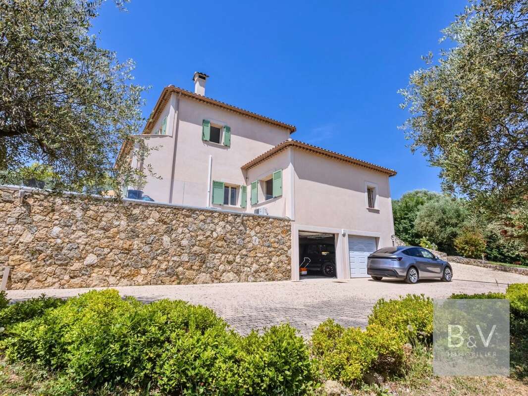 Maison à CHATEAUNEUF-GRASSE