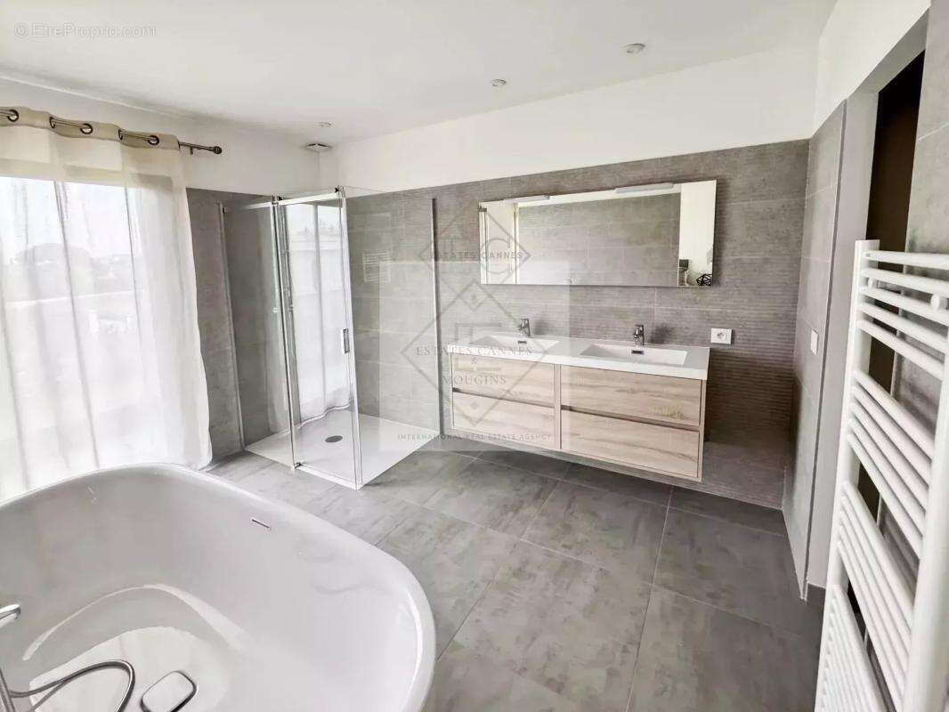 Maison à MOUGINS