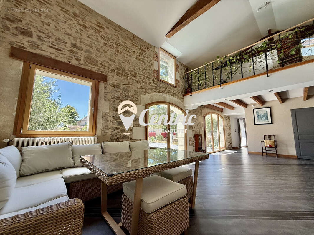 Maison 282 m² à Cersay  - photo 2