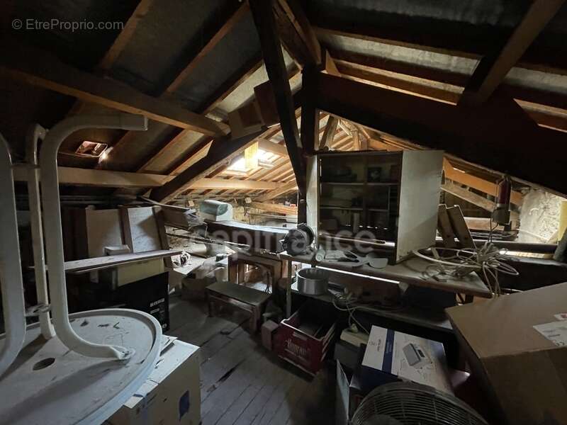 Commerce à BONNEUIL-MATOURS