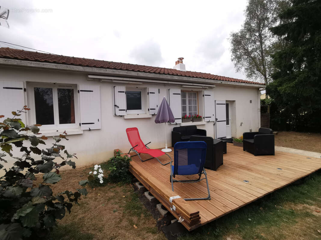 Maison à SAINT-HILAIRE-DE-CHALEONS