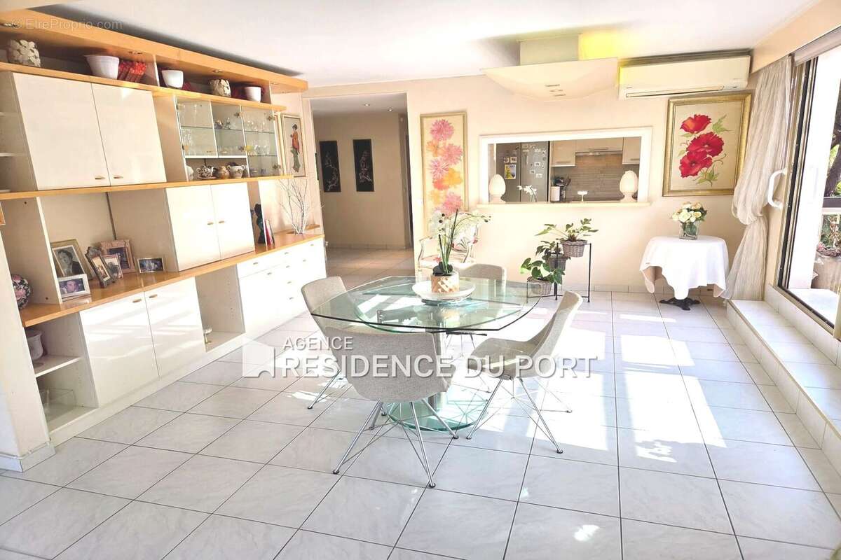 Appartement à MANDELIEU-LA-NAPOULE