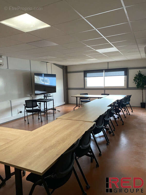 Commerce 937 m² à Gardanne  - photo 2