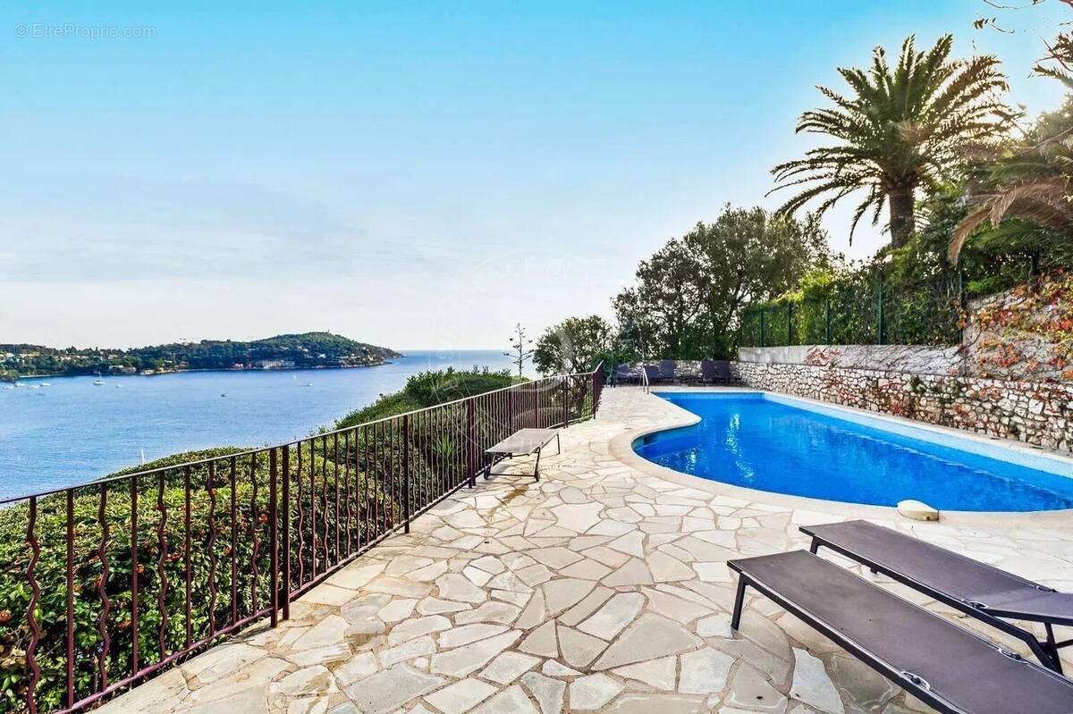 Appartement à VILLEFRANCHE-SUR-MER