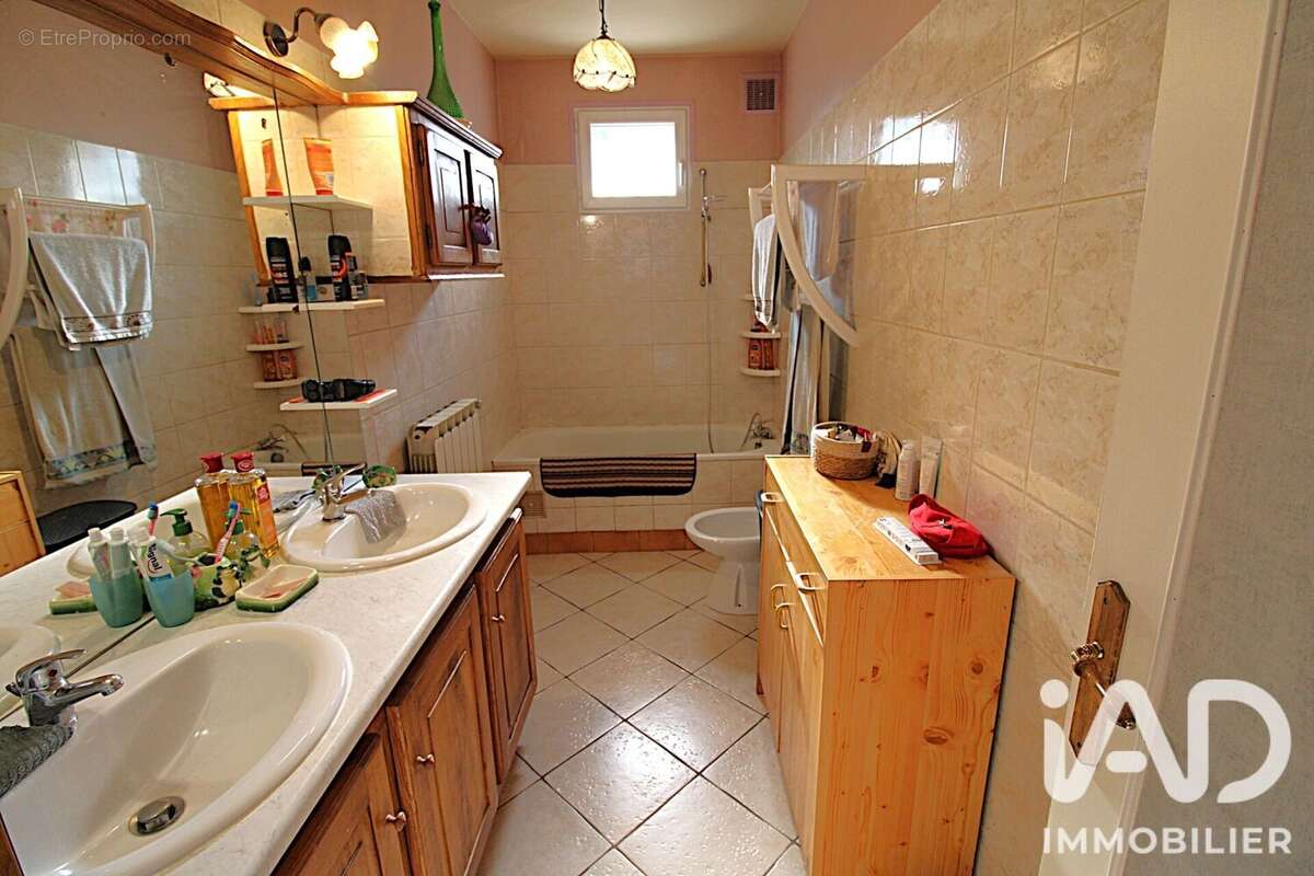 Maison 80 m² à Saint-Pierre-Bellevue  - photo 9