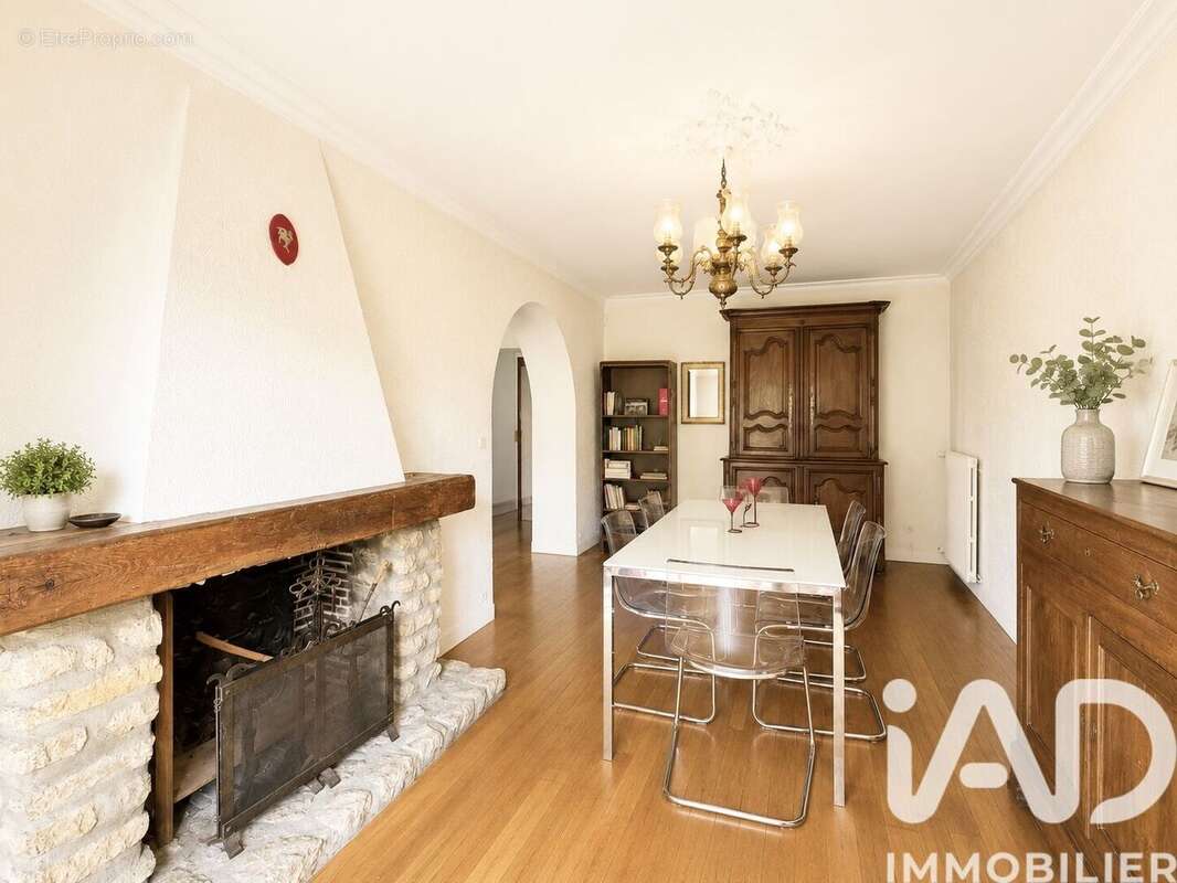 Maison 233 m² à Saclas  - photo 4