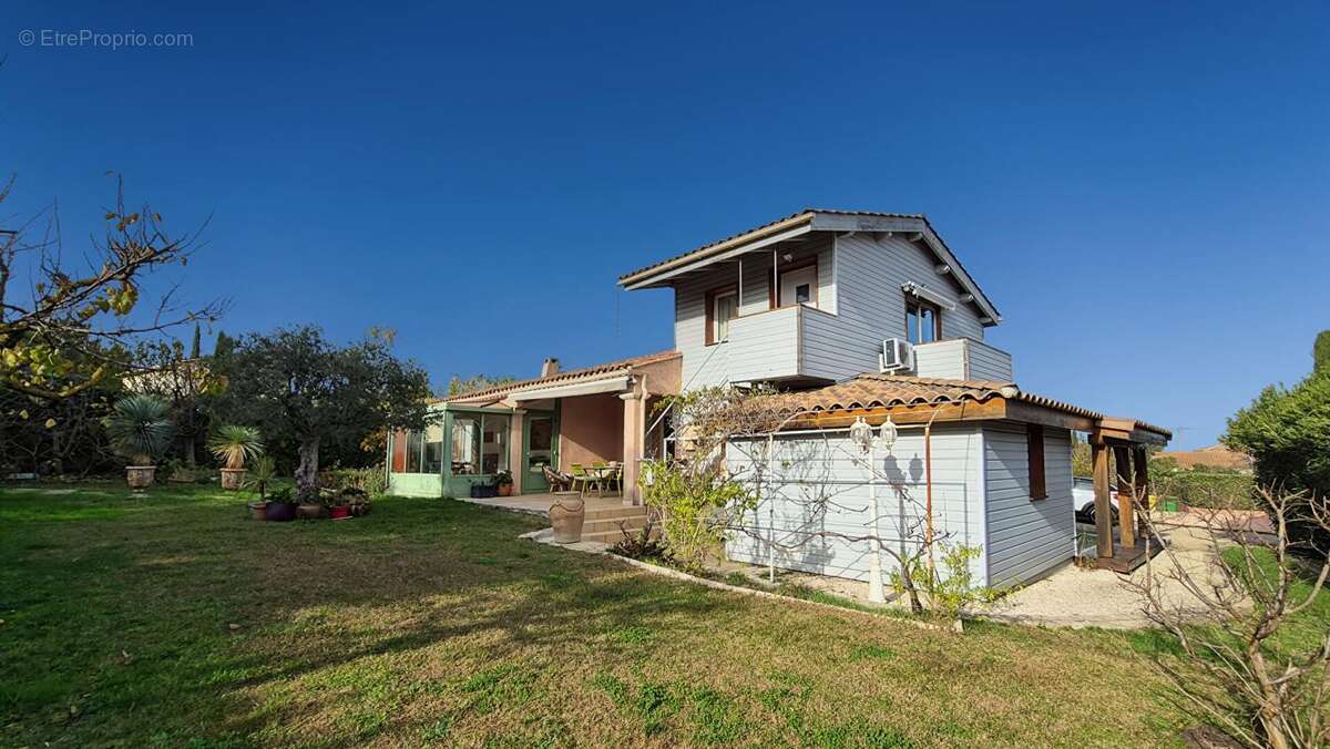 SAINT-SATURNIN LES AVIGNON Maison  7 pièce(s)  155 m² 449 000 - photo 4