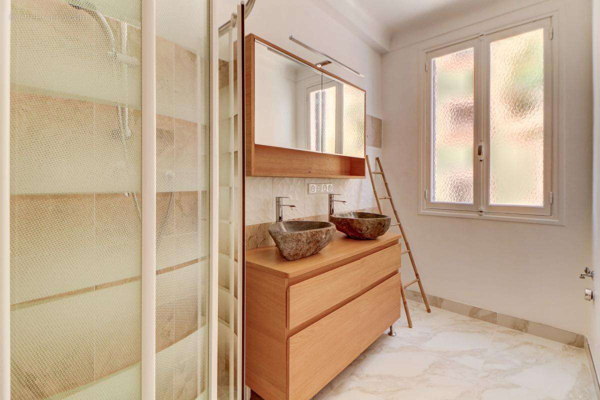 Appartement à ROQUEBRUNE-CAP-MARTIN