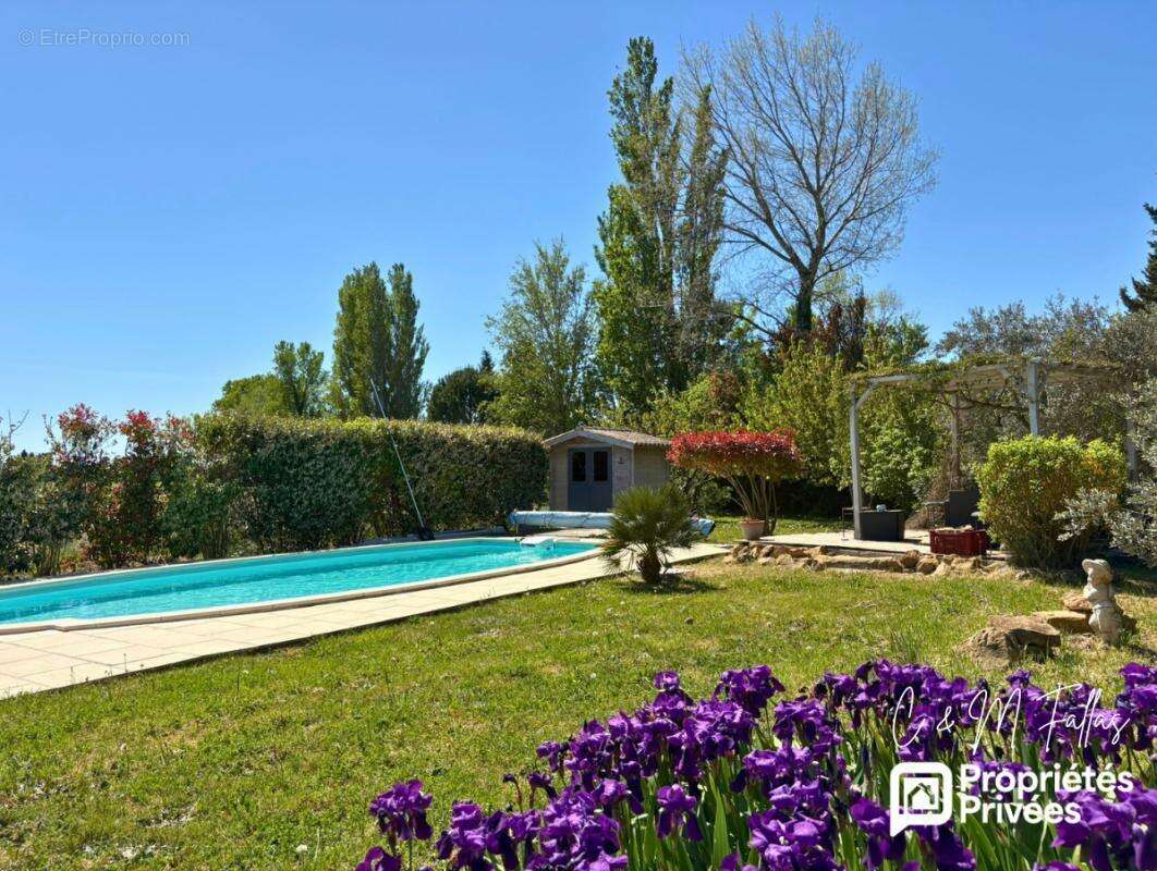 Maison à CAMARET-SUR-AIGUES