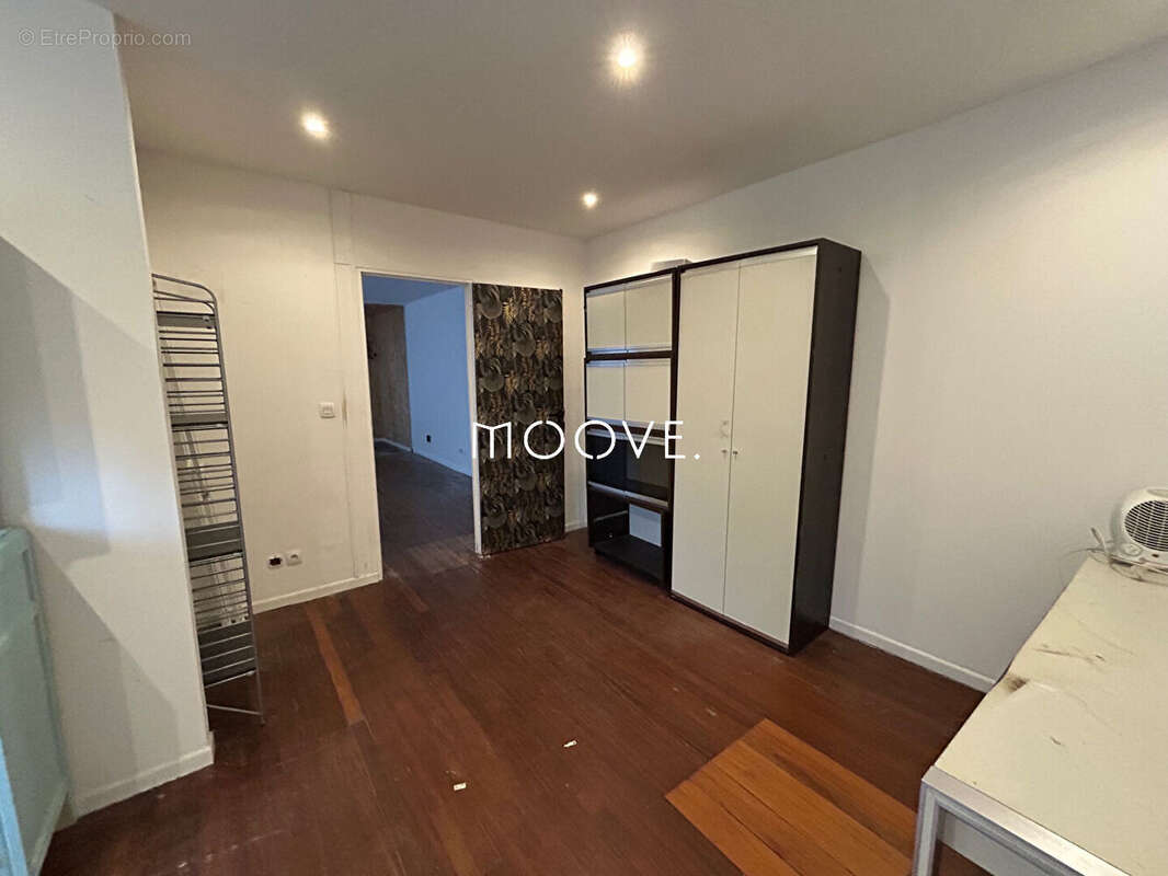 Commerce à PETIT-COURONNE