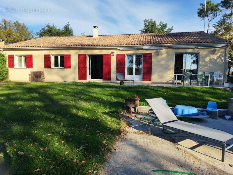 Maison à SAINT-CHRISTOPHE-DE-DOUBLE