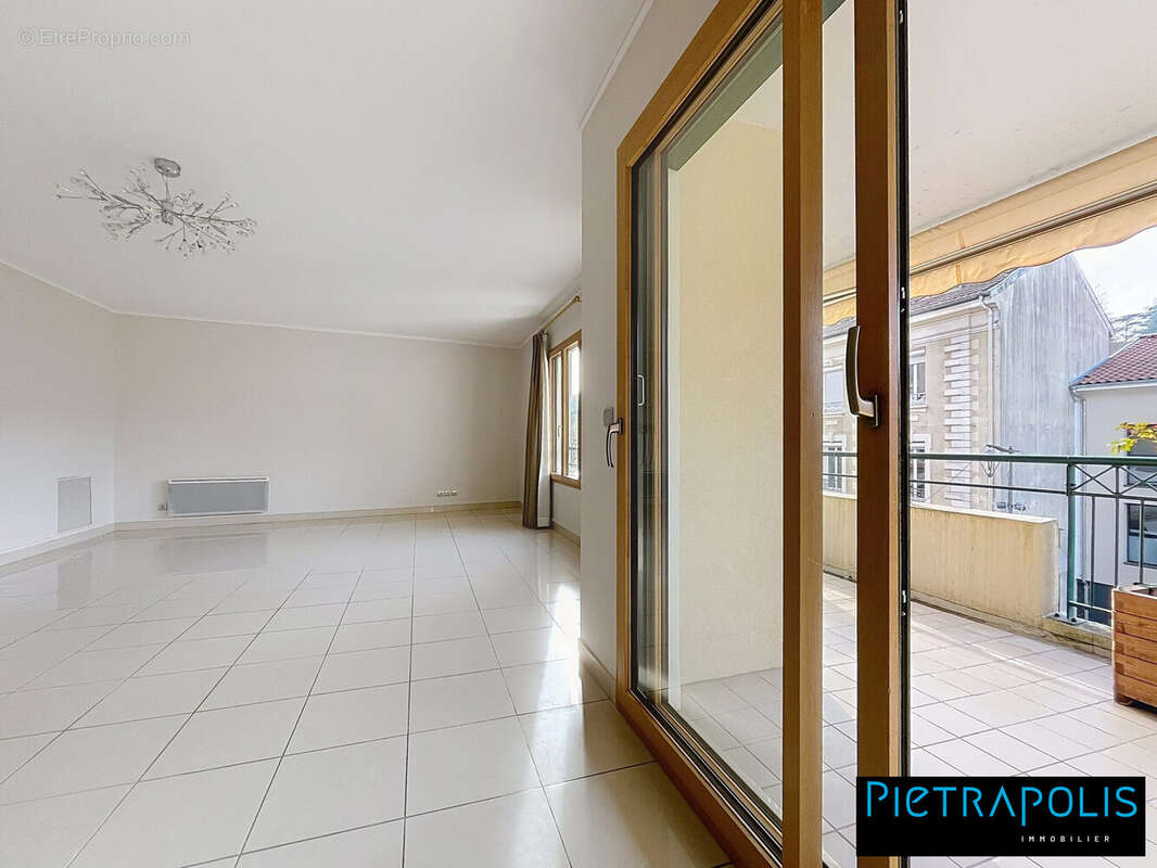 Appartement à CHARBONNIERES-LES-BAINS