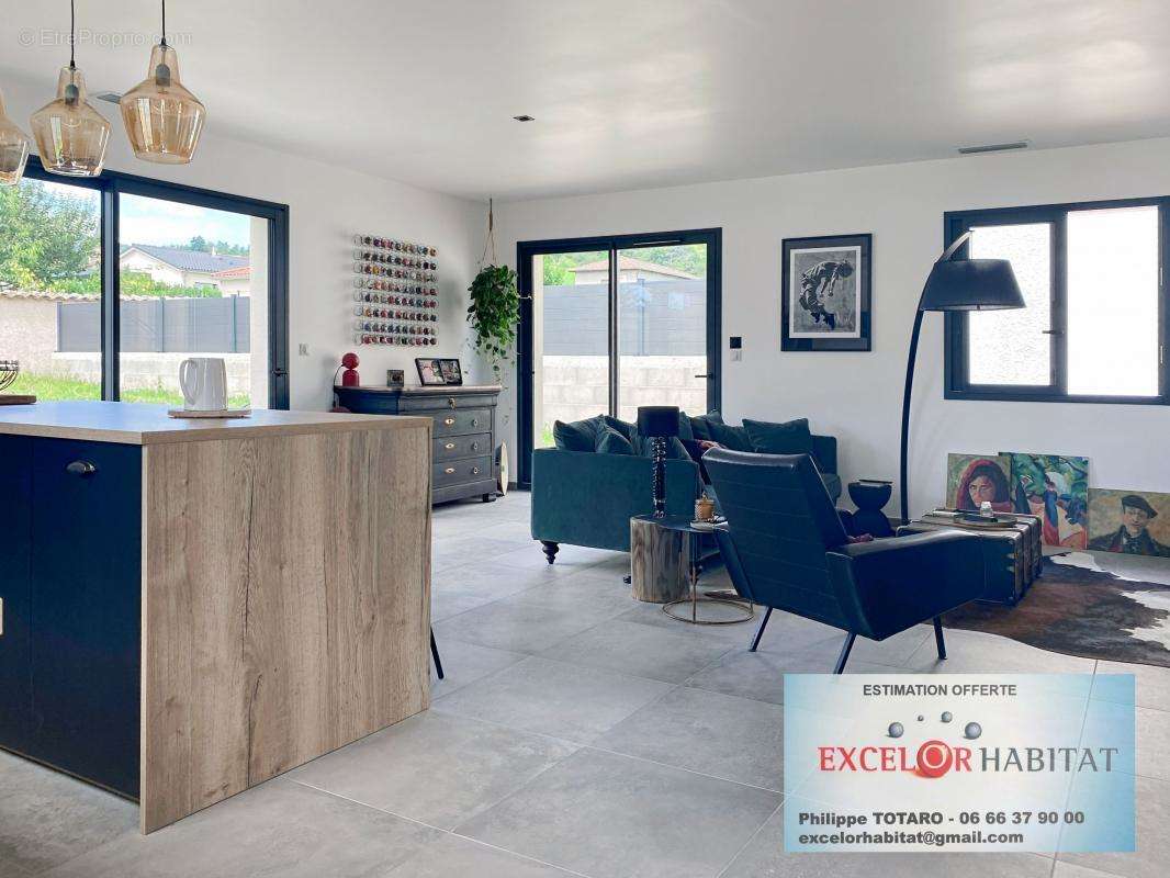 Maison à LA CHAPELLE-DE-GUINCHAY