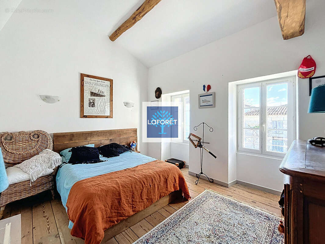 Maison à MONTLIEU-LA-GARDE