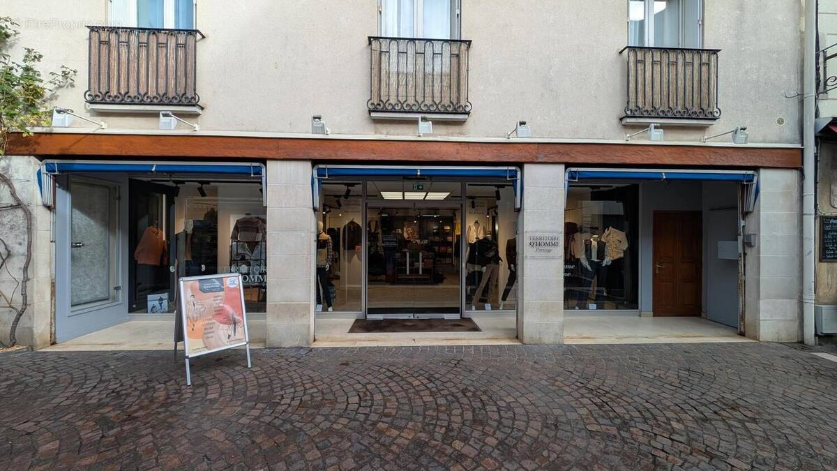 Photo 1 - Commerce à CHINON