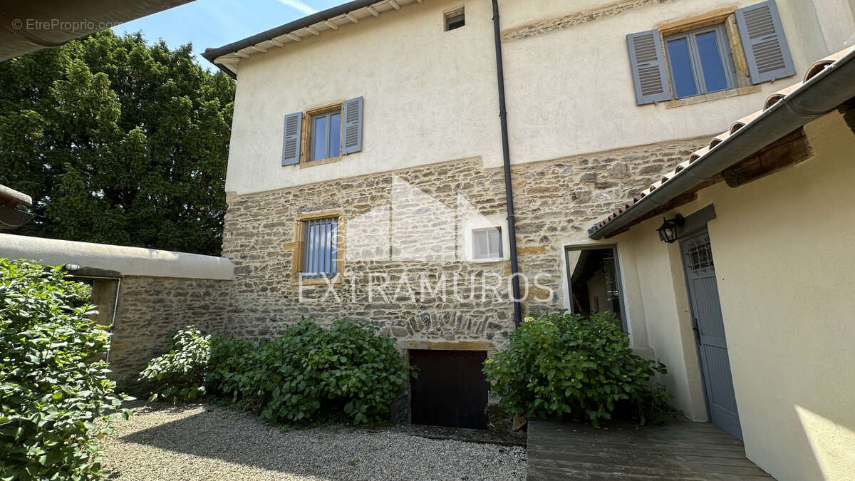Maison à FLEURIEUX-SUR-L'ARBRESLE