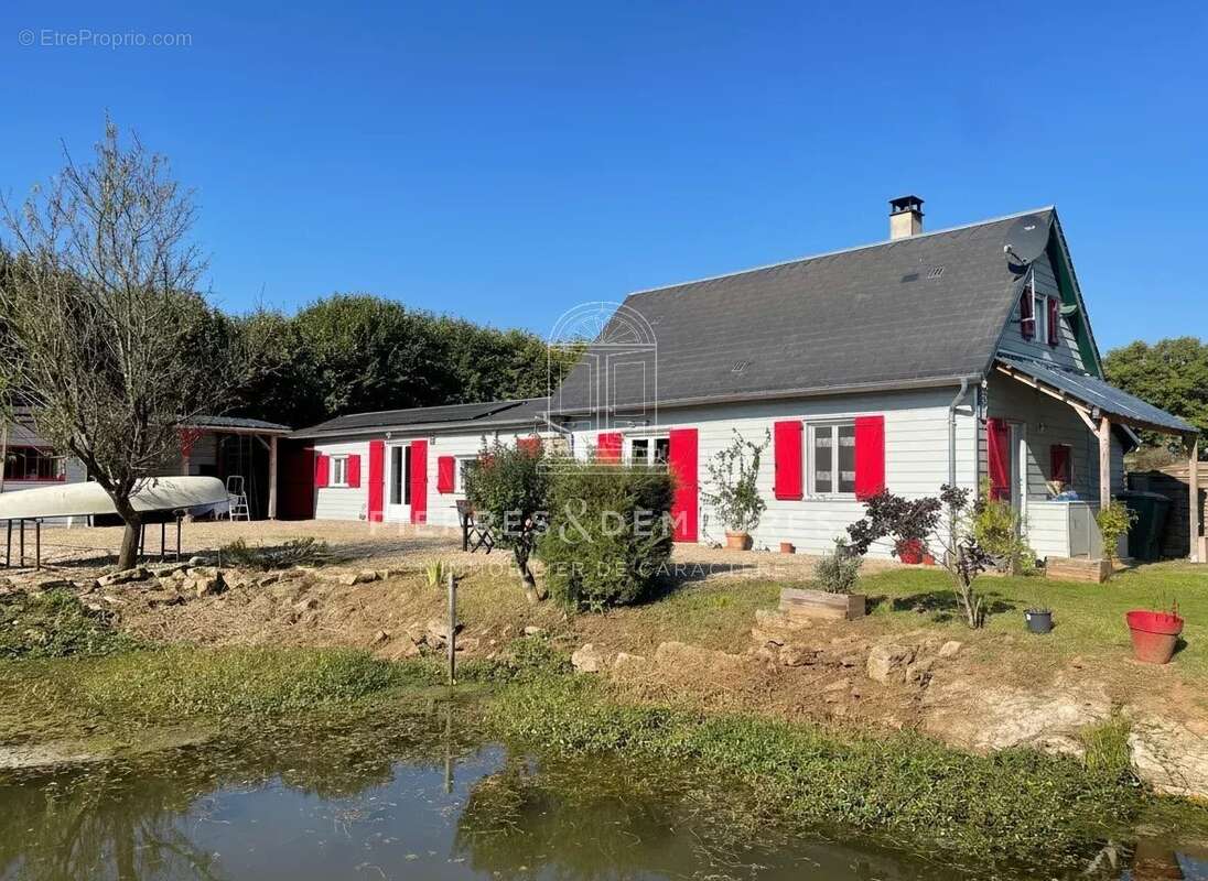 Maison à SAINT-BONNET-TRONCAIS