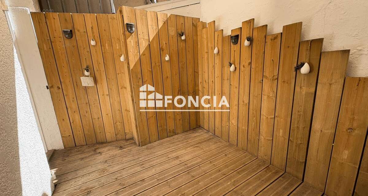 À vendre – T2 36 m² + une Cour de 7.5 m2 – Accès direct rue – Profession libérale autorisée – Marseille 6ᵉ - photo 2