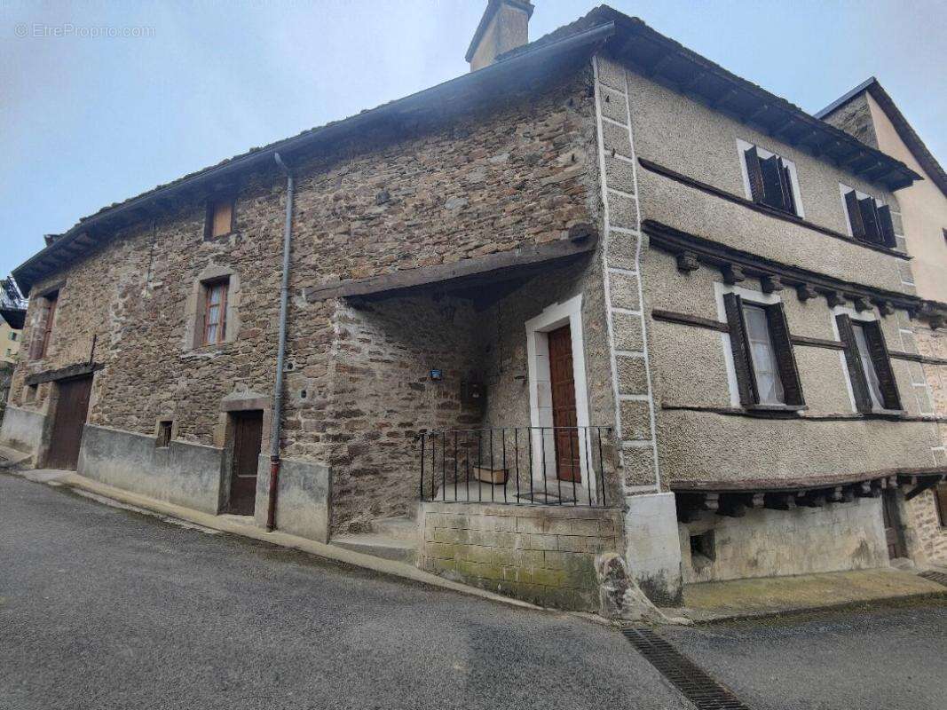 Maison à CALMONT