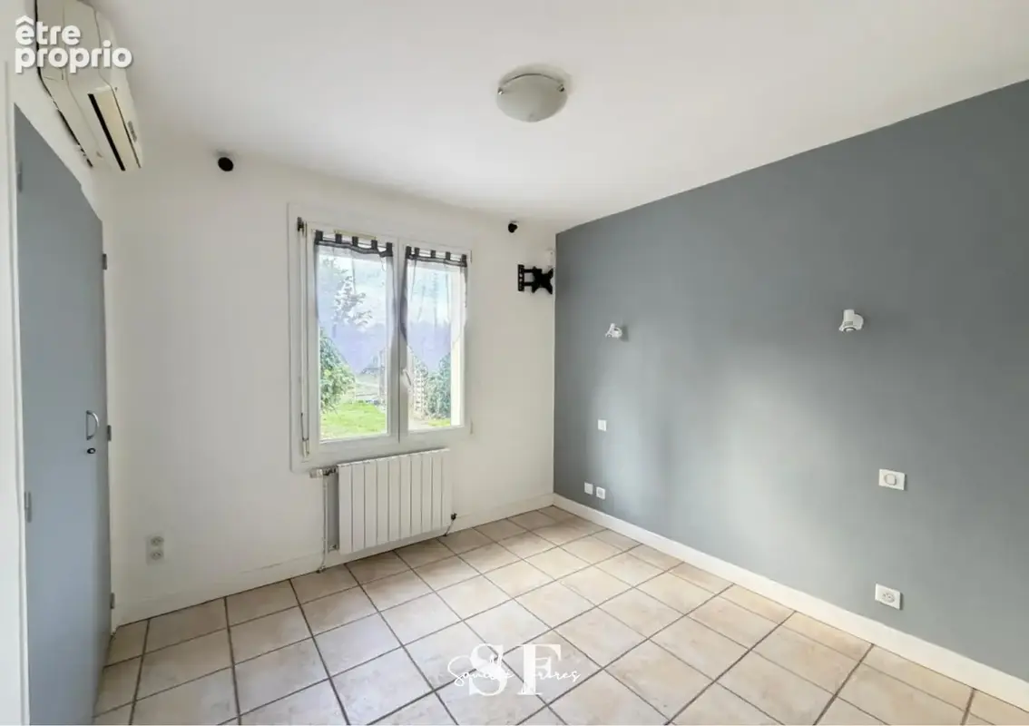 Brax - villa de plain pied avec double garage - dependance - terrain clos. - photo 6