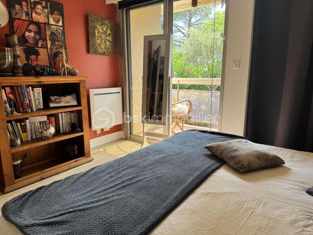 À Saint-Raphaël (83700), dans un quartier recherché, beau T3 de 59,84 m² avec terrasse, jardin privatif de 39 m², garage et cave - photo 14