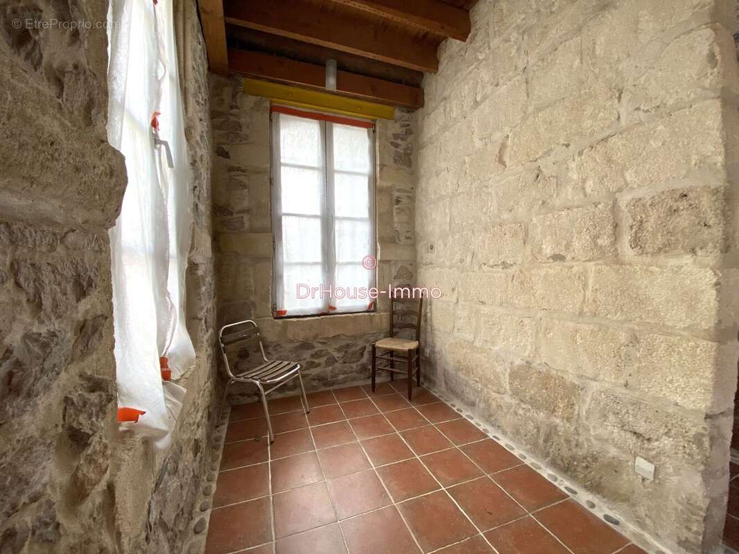 Maison à SAINT-LAURENT-D'AIGOUZE