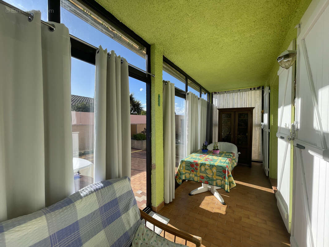 Maison à SAINT-LAURENT-DE-LA-SALANQUE