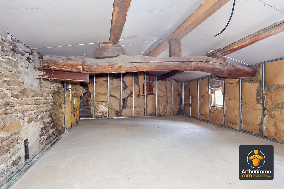 Trèves, secteur Le Burel - Maison authentique en pierre, sur un terrain de 745 m². - photo 16